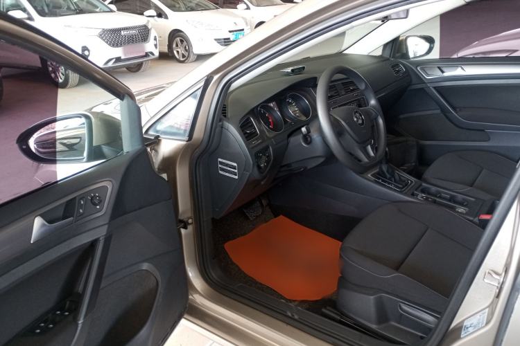 Used Volkswagen Golf 2016 1.6L Automatic Fashion Model