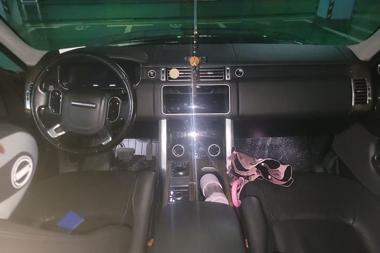 Used Land Rover Range 2018 3.0 SC V6 Vogue Extended-Length Model Center Console