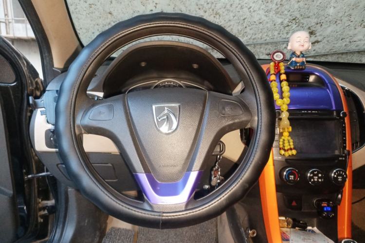 Used Baojun 630 2013 1.5L manual standard version
