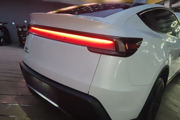 Used Tesla Model Y 2026 Rear-Drive Model
