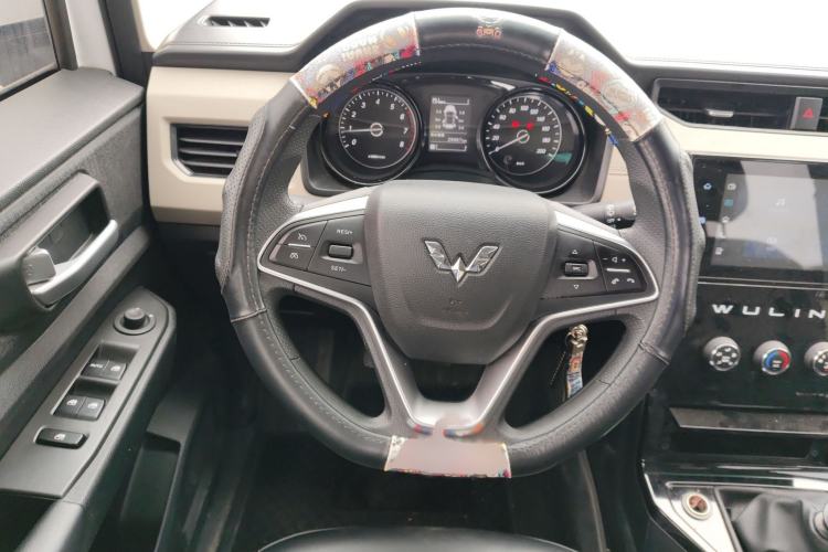 Used Wuling Hongguang PLUS 2019 1.5T Manual Luxury 7-Seater
