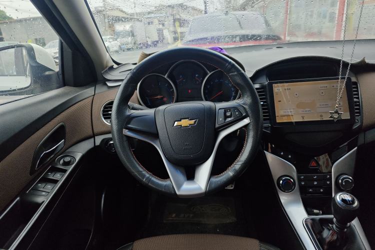 Used Chevrolet Cruze 2013 Hatchback 1.6L Manual Luxury Model
