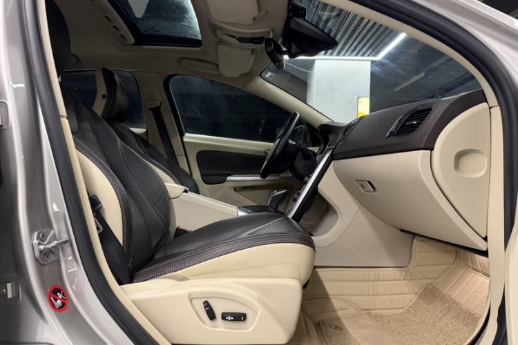 Used Volvo S60 2014 S60L 2.0T Zhiyuan Edition
