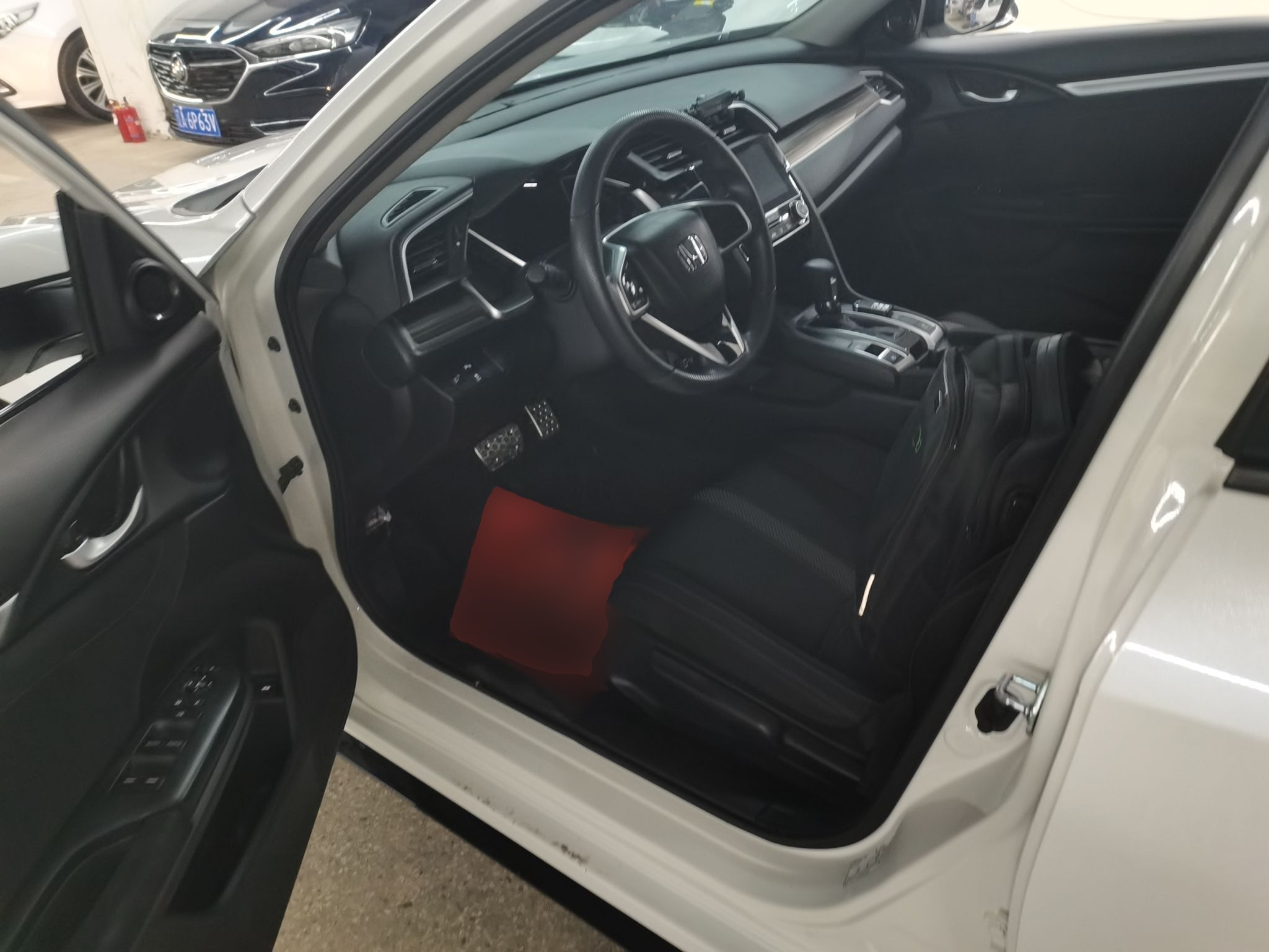 Переднее сиденье в автомобиле