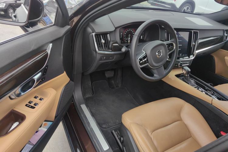 Used Volvo S90 2018 T4 Zhiyuan Edition
