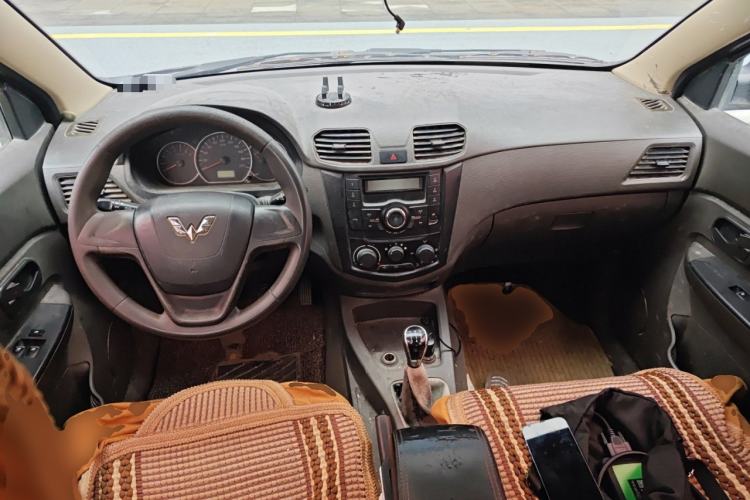 Used Wuling Hongguang 2015 1.5L S Basic Version China V Standard Center Console