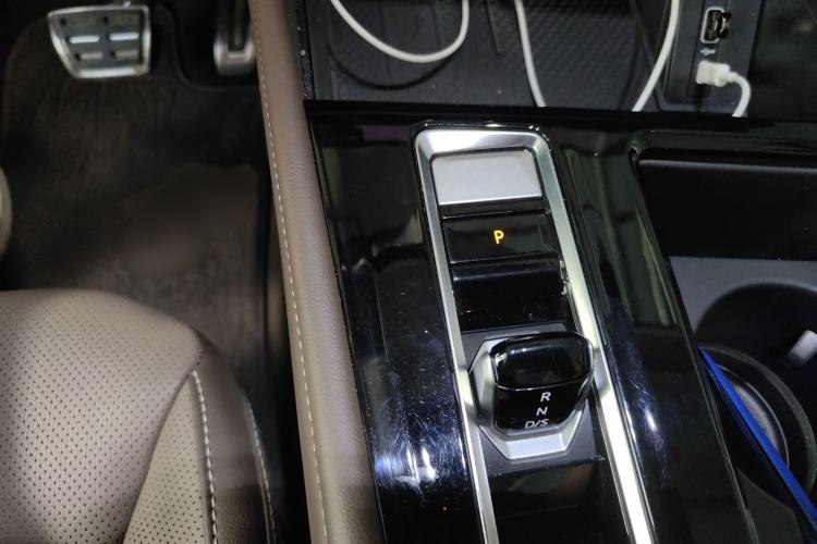 Used Volkswagen Viloran 2022 380TSI Luxury Edition Gear Lever