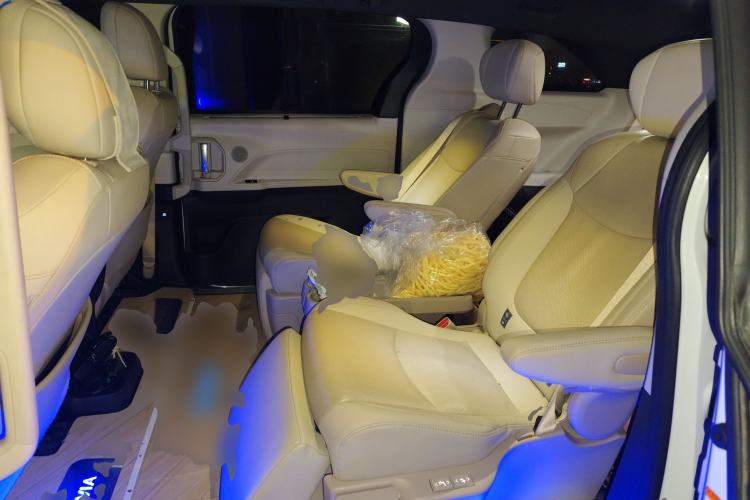 Used Toyota Granvia 2023 2.5L Hybrid Prestige VIP Edition Left Rear Seat