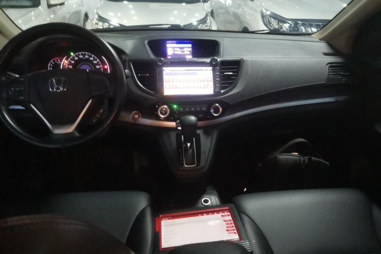 Used Honda CR-V 2015 2.0L two-wheel drive Fashion Edition Center Console