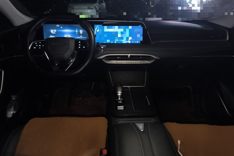 Used Venucia V 2022 260T Black Horse Edition · Idol
