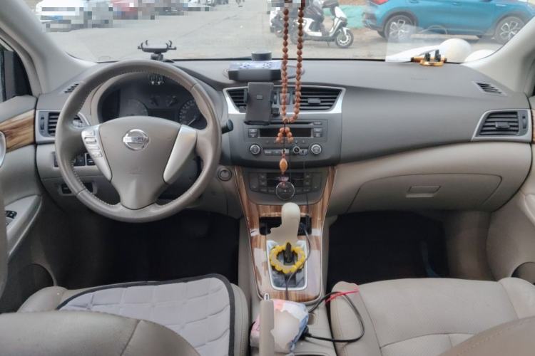 Used Nissan Sylphy 2014 1.6XV CVT Deluxe Edition Center Console