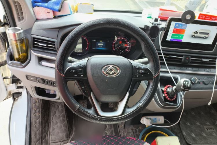 Used SAIC MAXUS Xintu V90 2022 2.0T Manual VAN Rear-Drive Extended Wheelbase High Roof with Dual Rear Tires 3-Seater
