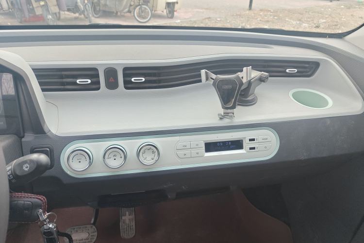Used Wuling Hongguang MINIEV 2021 Macaron Premium Model – Lithium Iron Phosphate Audio And AC Panel