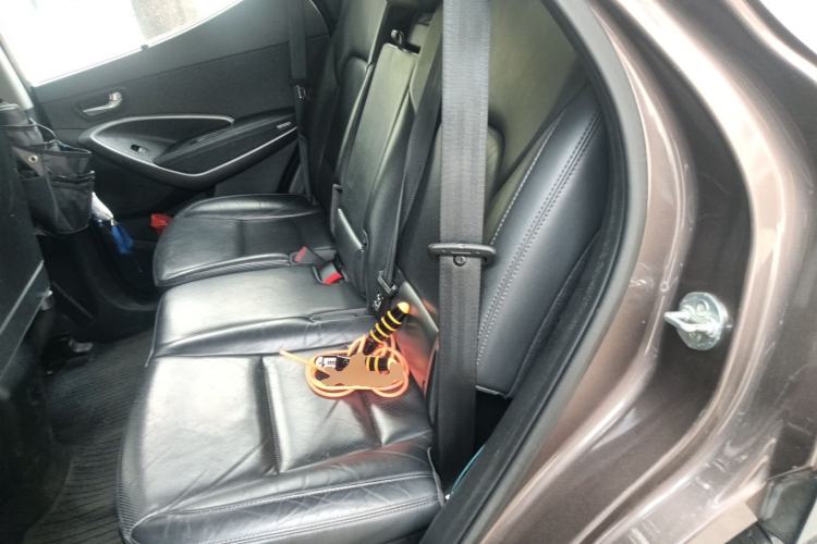 Used Hyundai Santa Fe 2015 2.0T Automatic Two-Wheel Drive Smart Version 5 Seats