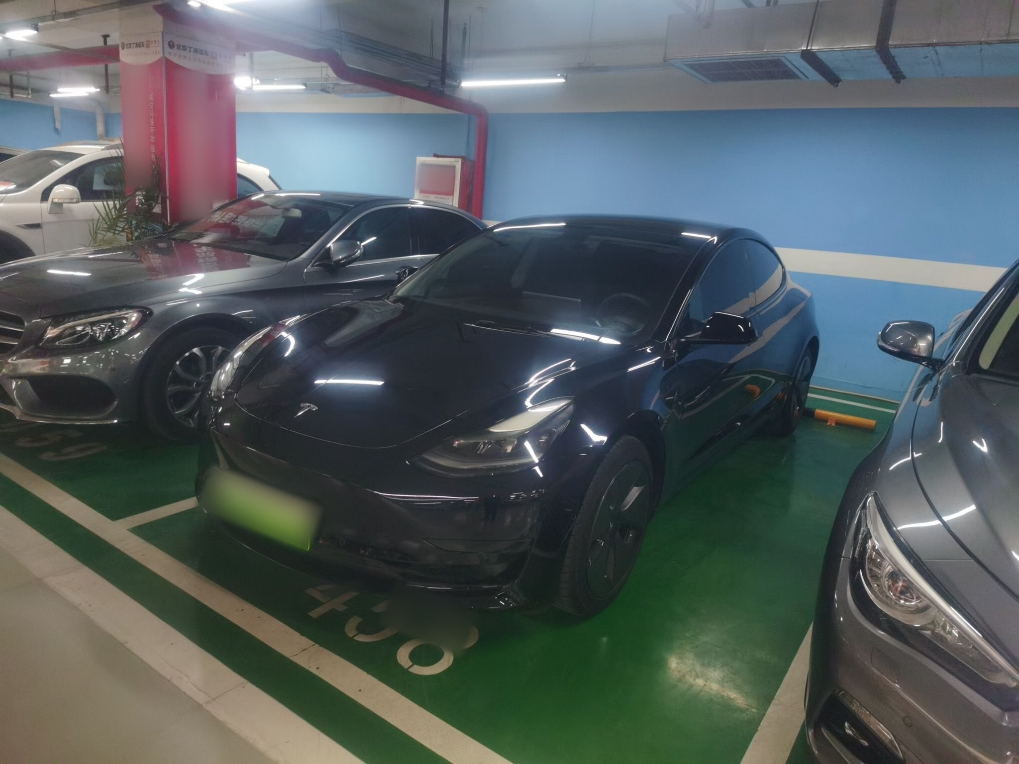 Под передней частью автомобиля