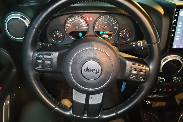 Used Jeep Wrangler 2014 3.0L Sahara Four-Door Edition
