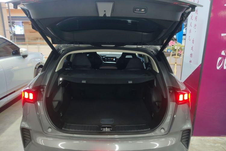 Used Lynk & Co 06 EM-P 2022 PHEV 84 km Range Pro Version
