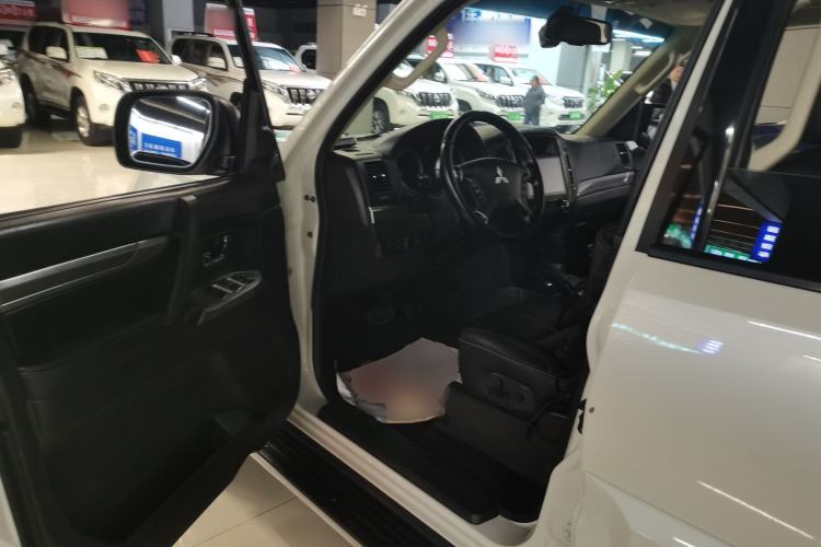 Used Mitsubishi Pajero 2018 3.0L Automatic Standard Edition
