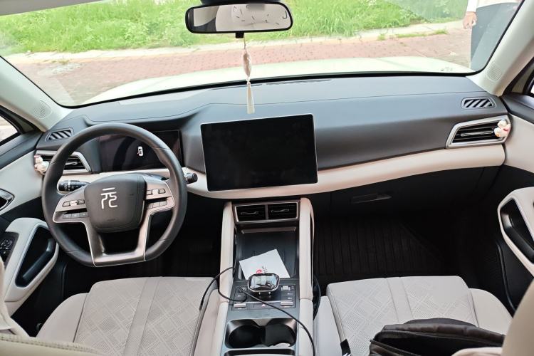 Used BYD Yuan UP 2024 401KM Leading Edition Center Console