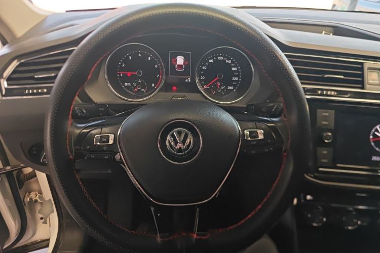 Used Volkswagen Tiguan L 2018 Facelift 330TSI Automatic Two-Wheel Drive Luxury Edition Steering Wheel