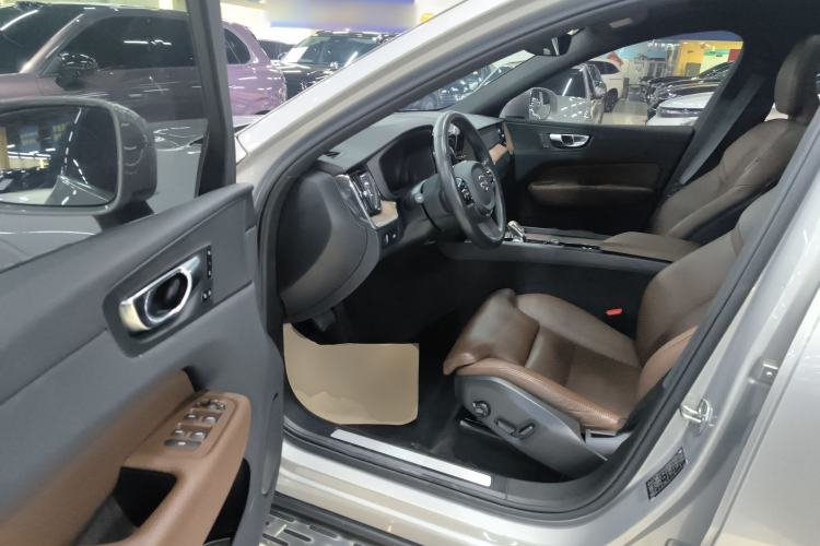 Used Volvo XC60 2022 B5 4x4 Smart Luxury Edition