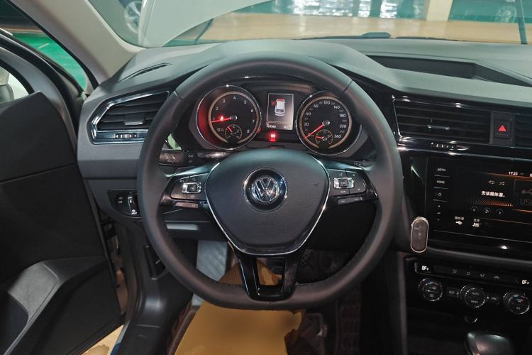 Used Volkswagen Tiguan L 2020 330TSI Automatic Two-Wheel Drive Panoramic Comfort Edition China VI Standard