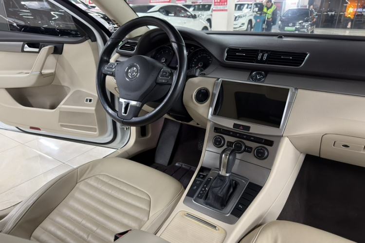 Used Volkswagen Magotan 2015 1.8TSI Advanced Model Interior 1