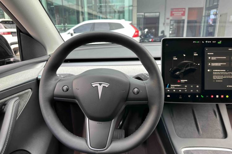 Used Tesla Model Y 2023 Rear-Wheel-Drive Version
