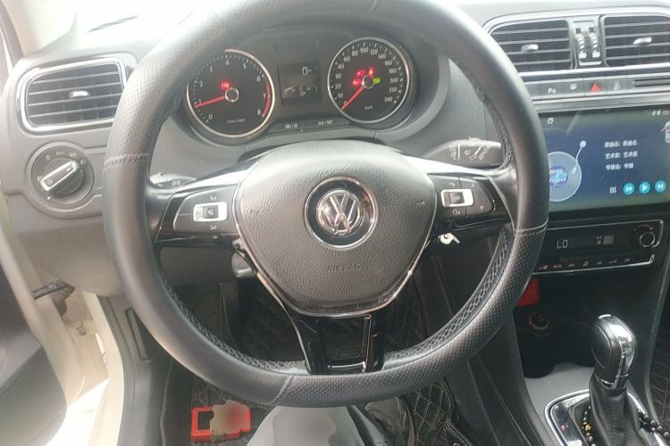 Used Volkswagen Polo 2014 1.6L Automatic Luxury Edition Steering Wheel
