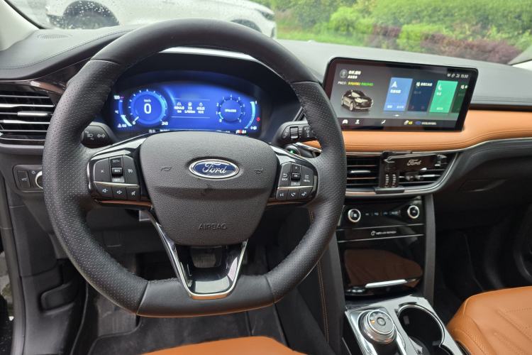 Used Ford Escape 2020 EcoBoost 245 Four-Wheel Drive Luxury Edition Interior 5