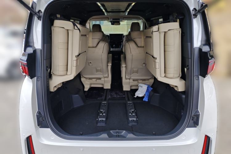 Used Toyota Vellfire 2024 Crown Dual-Engine 2.5L Ultimate Edition Trunk