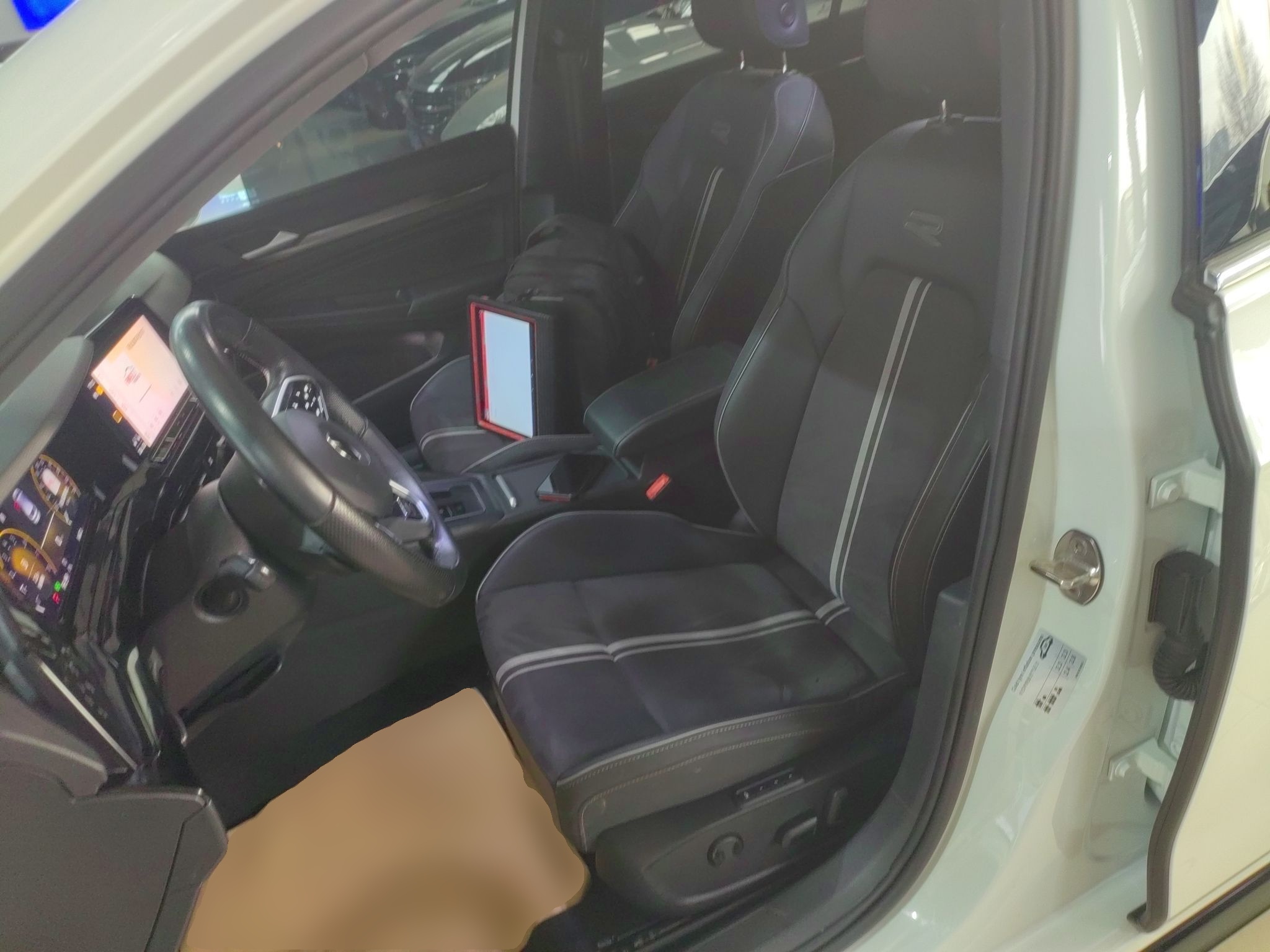 Переднее сиденье в автомобиле