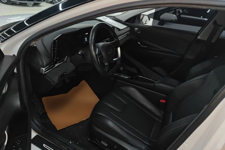 Used Hyundai Elantra 2021 1.5L CVT LUX Prestige Edition