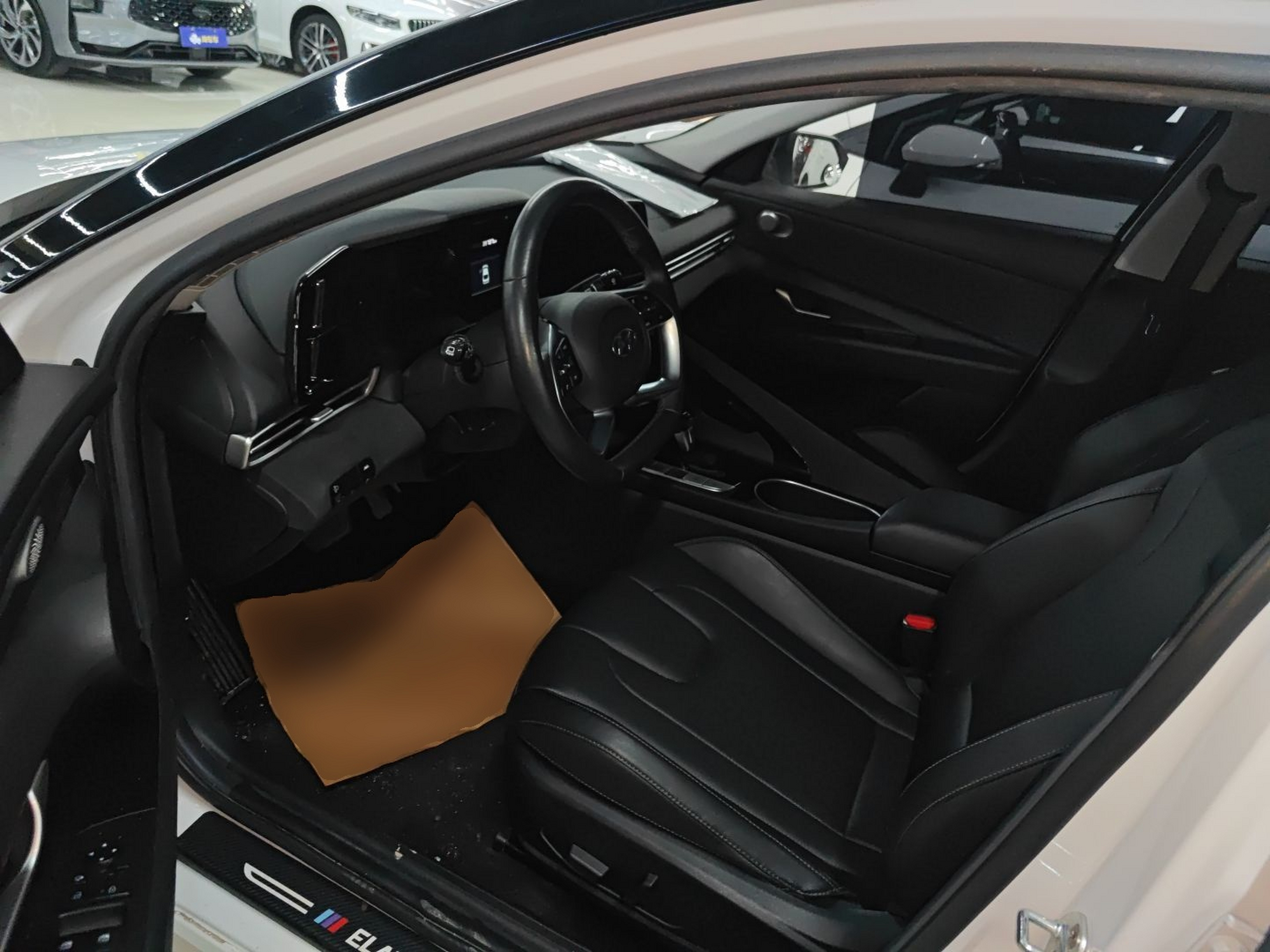 Переднее сиденье в автомобиле