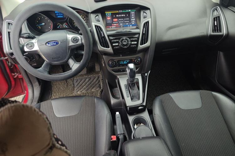 Used Ford Focus 2012 Sedan 1.6L Automatic Fashion Edition Center Console