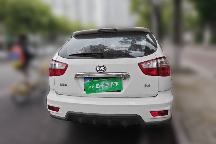 Used BYD S6 2014 2.0L Manual Luxury 5-Seater
