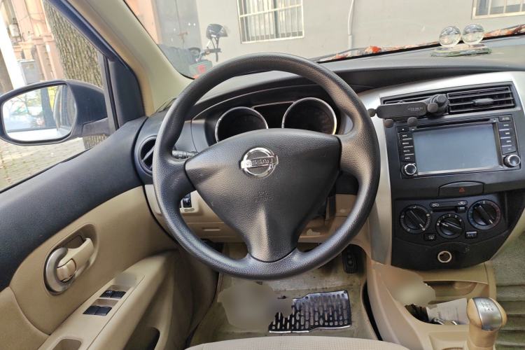Used Nissan Livina 2013 1.6XE Manual Comfort Edition Steering Wheel