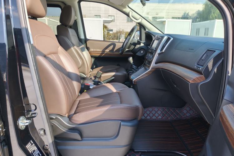 Used FORTHING Lingzhi PLUS 2021 Travel Edition 2.0L Manual Luxury 7-Seater
