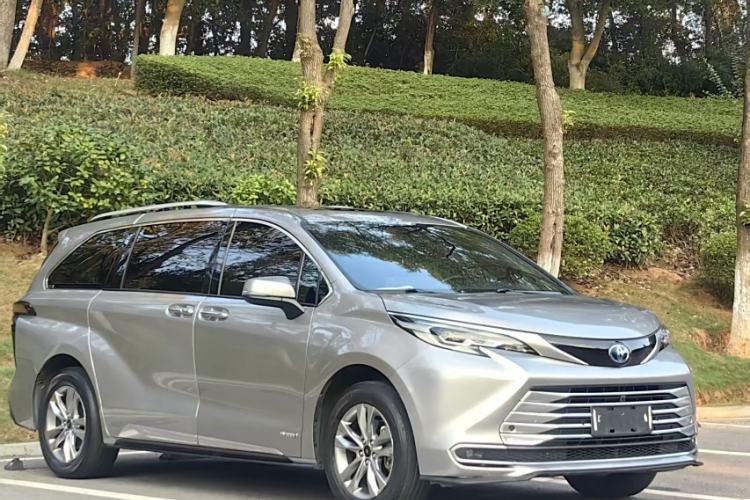 Used Toyota Sienna 2021 2.5L Hybrid Platinum Edition