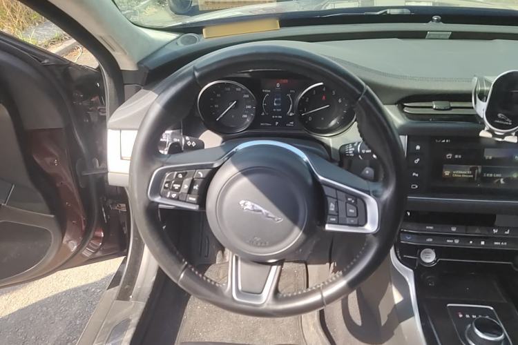 Used Jaguar XFL 2018 XFL 2.0T 200PS Elite Edition Steering Wheel