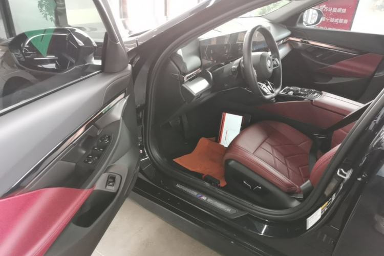 Used BMW i5 2024 eDrive 35L M Sport Package Driver Seat