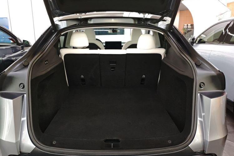 Used Tesla Model Y 2025 Rear-Wheel-Drive Version Trunk