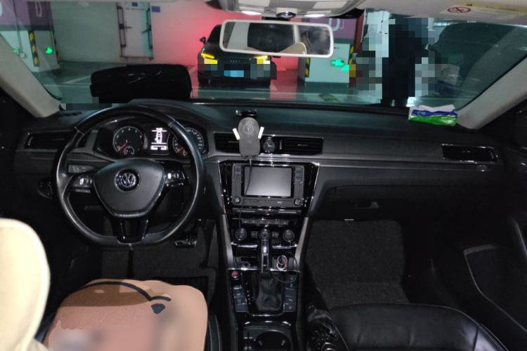 Used Volkswagen Passat 2017 330TSI DSG Luxury Edition Center Console