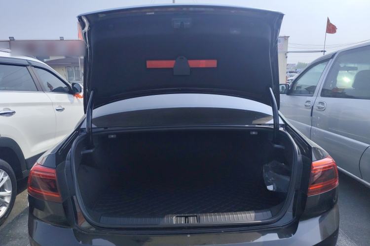 Used Volkswagen Magotan GTE Plug-in Hybrid 2022 GTE Luxury Model Trunk