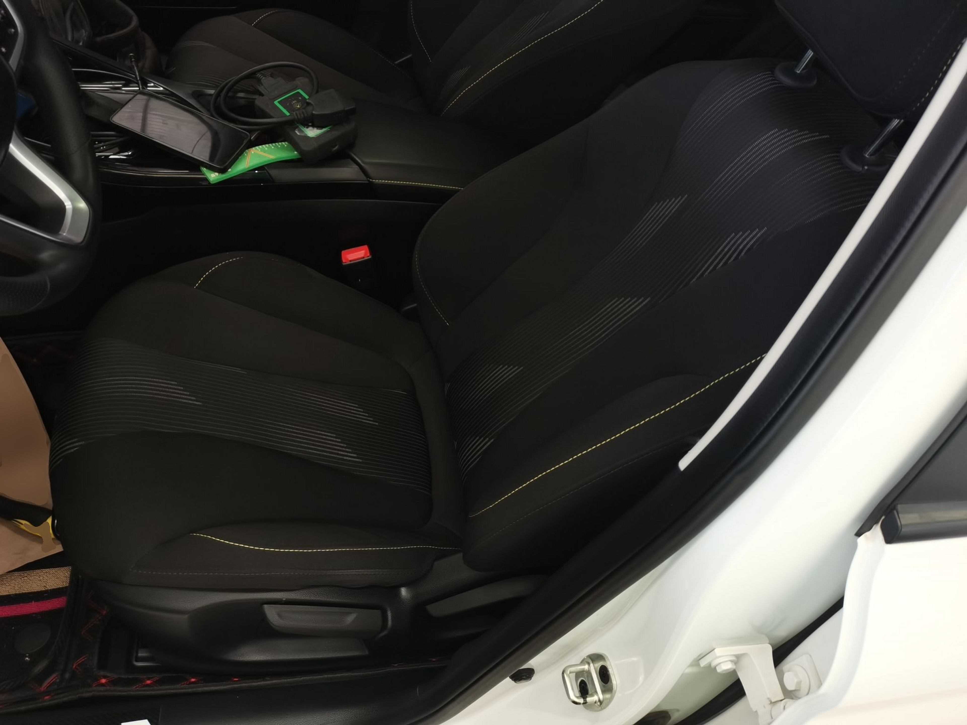 Переднее сиденье в автомобиле