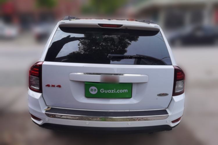 Used Jeep Compass 2014 2.4L four-wheel drive sport version Rear