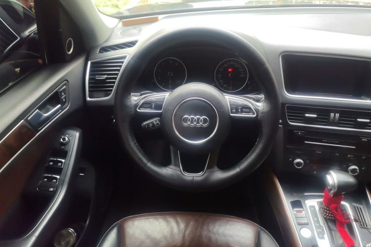Used Audi Q5 2016 40 TFSI Comfort Model Steering Wheel