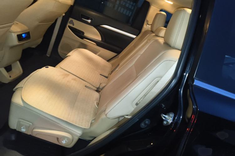 Used Toyota Highlander 2018 2.0T Four-Wheel Drive Luxury Version 7 Seats China VI Standard Left Rear Seat