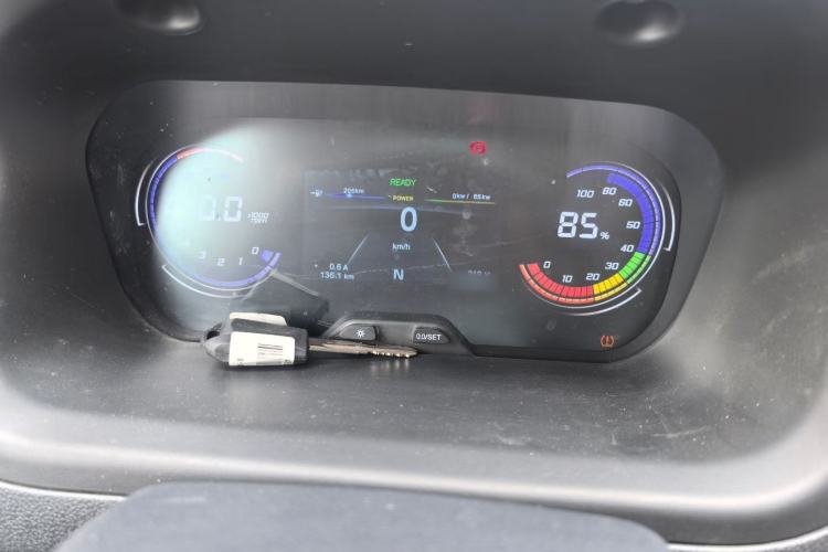 Used Chana Ruixing EM60 2023 All-Electric Coach 4525 mm Long Flat Roof with Rear-Hinged Doors 6 Seats 60 kW 38.7 kWh