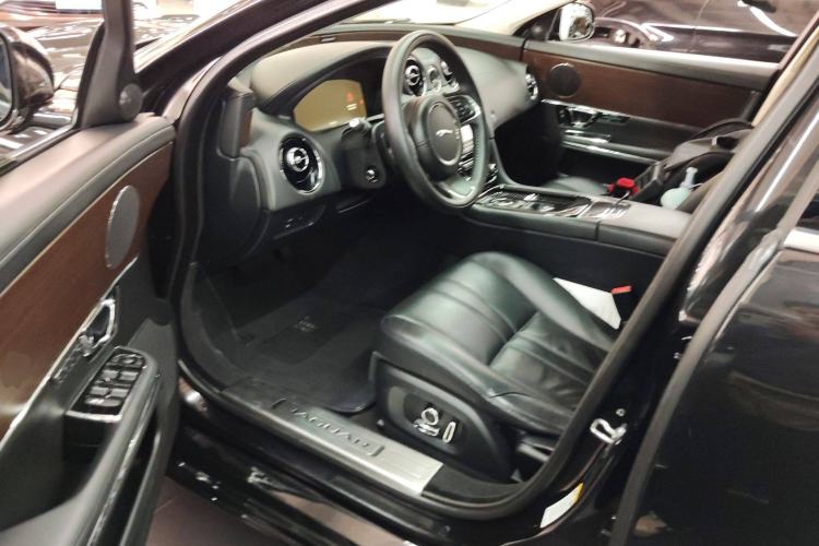 Used Jaguar XJ 2016 XJL 2.0T Two-Wheel-Drive Elegant Business Edition